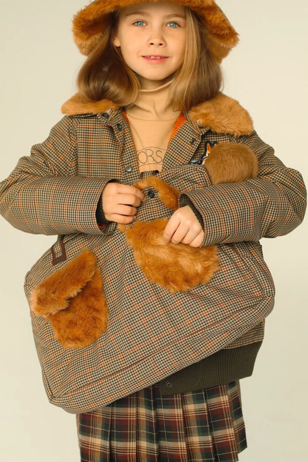 из клетчатого текстиля с меховыми деталями