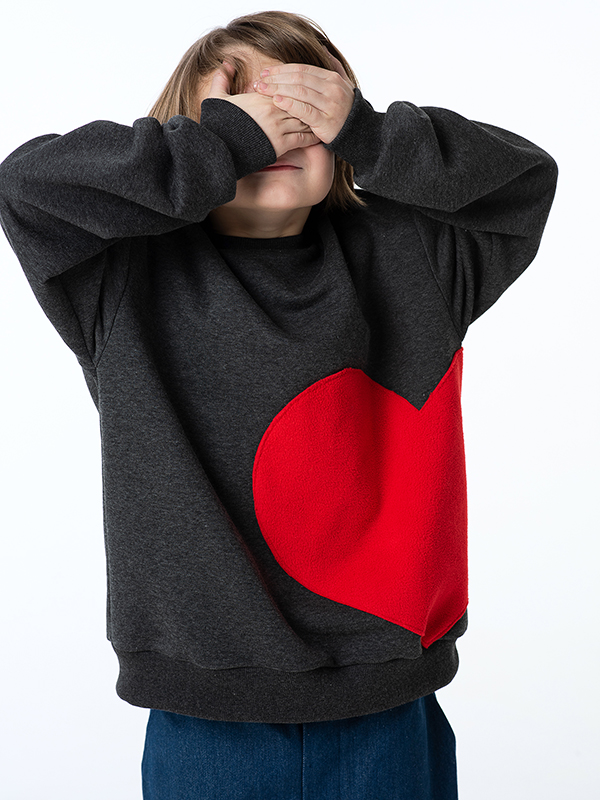 Темно-серый меланж свитшот с большой аппликацией Сердце