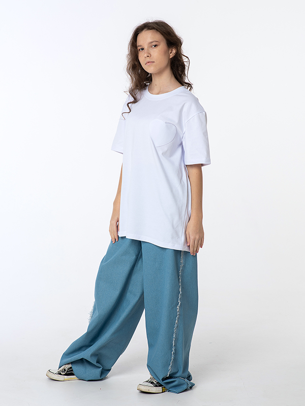 Базовая белая футболка на девочку с карманом "Белое сердце"