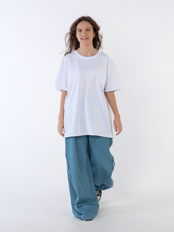 Базовая белая футболка на девочку с карманом "Белое сердце"