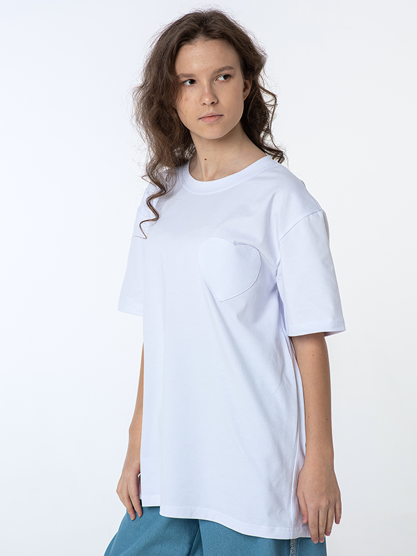 Базовая белая футболка на девочку с карманом "Белое сердце"