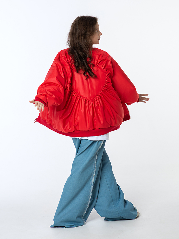 Ярко красная куртка-бомбер "Hearts alive" для девочки