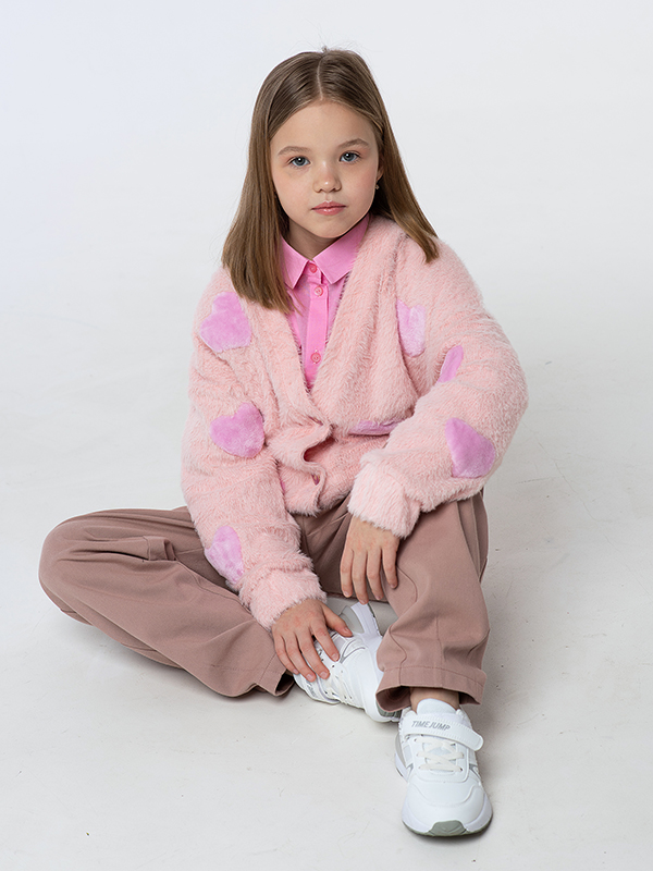 Бежево-розовые детские джинсы-бананы с карманами-сердечками