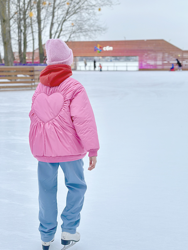 Розовая куртка-бомбер "Hearts alive" для девочки версия ЗИМА