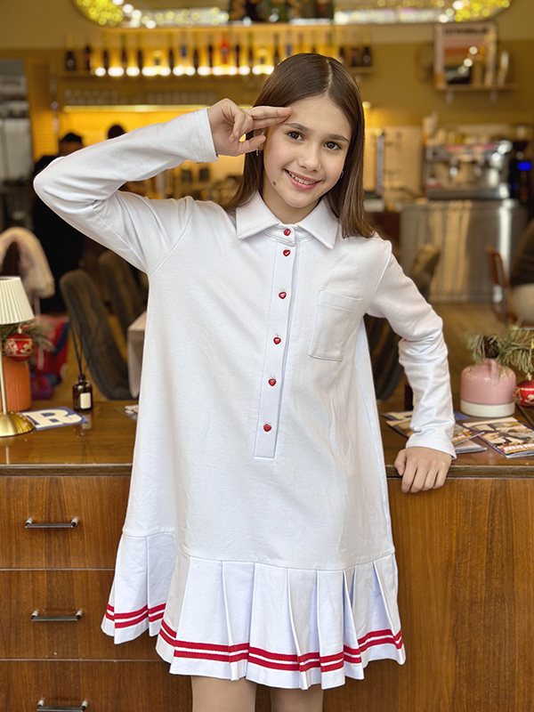 Белое платье-поло с контрастной красной отделкой Hearts Alive