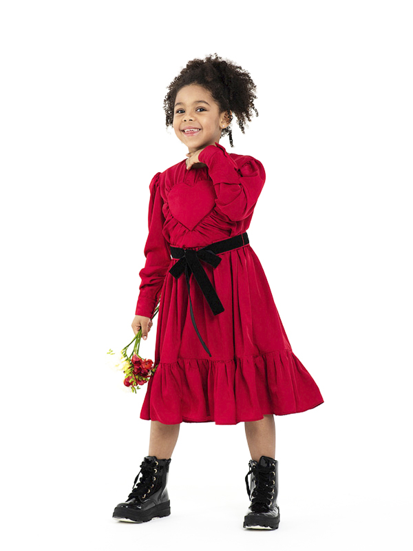 Нарядное красное детское платье с драпировкой и объемной аппликацией "Сердце" на груди