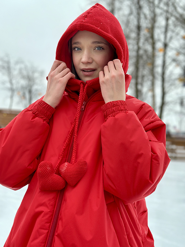 Красная шапка-капор "Hearts Alive" с сердечками