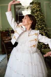 Жакет для девочки «Мари» — молочно-белый с бисером, стиль Шанель