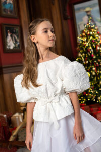 Топ «Зефир» для девочки — жатая ткань, объёмные рукава, молочный