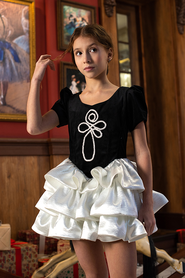 Платье для девочки чёрно-белое — бархат и атлас