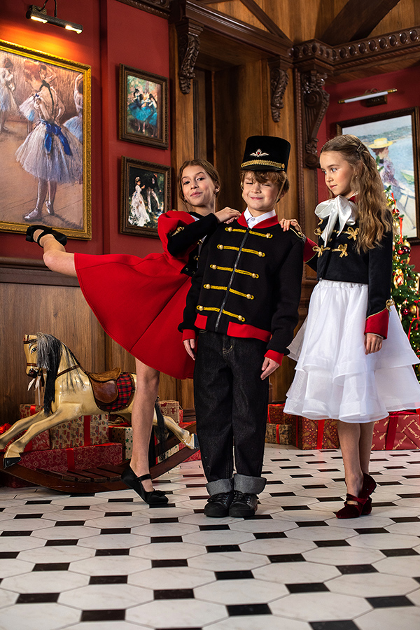 с золотой отделкой