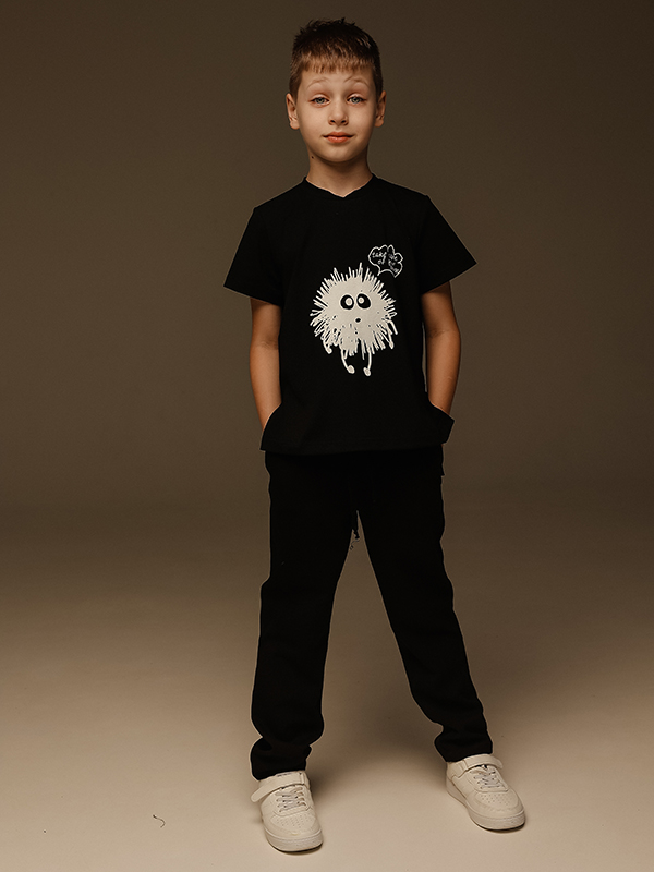 Черная детская футболка с принтом "Чернушка"