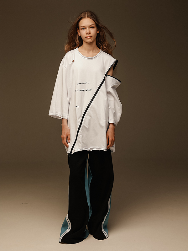 Объемная белая футболка-трансформер униекс с молнией