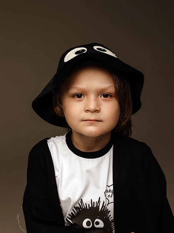 Черная детская панама аппликацией "Чернушка"