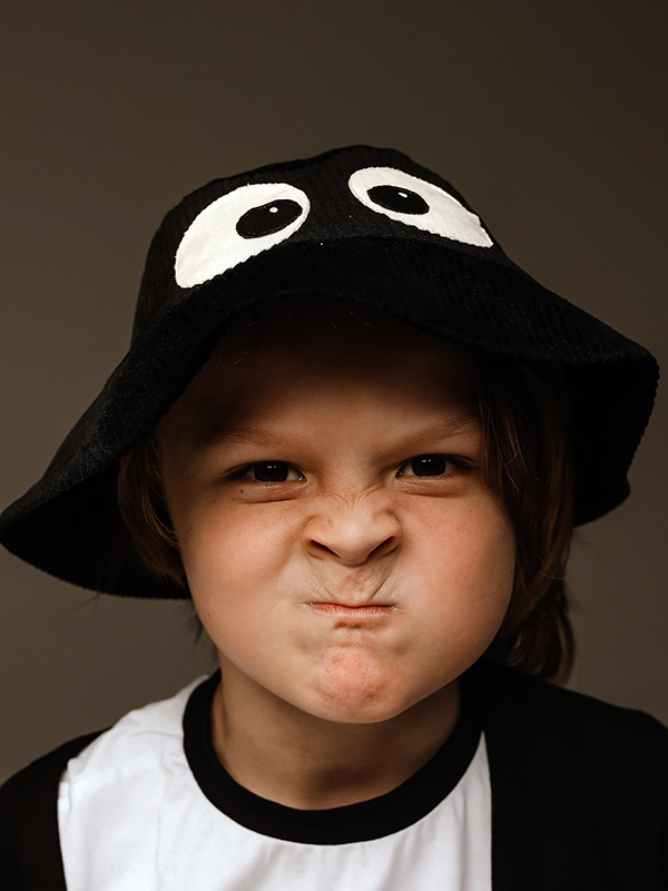 Черная детская панама аппликацией "Чернушка"