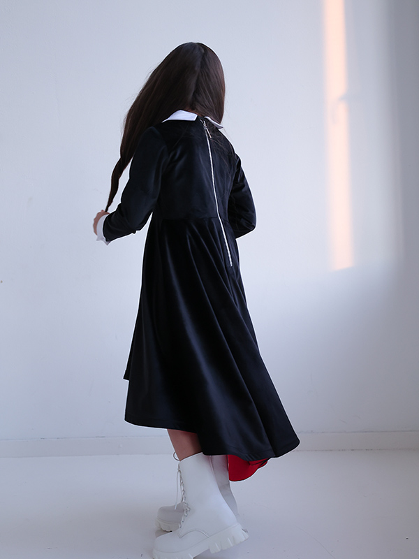 Нарядное детское платье из черного бархата со шлейфом