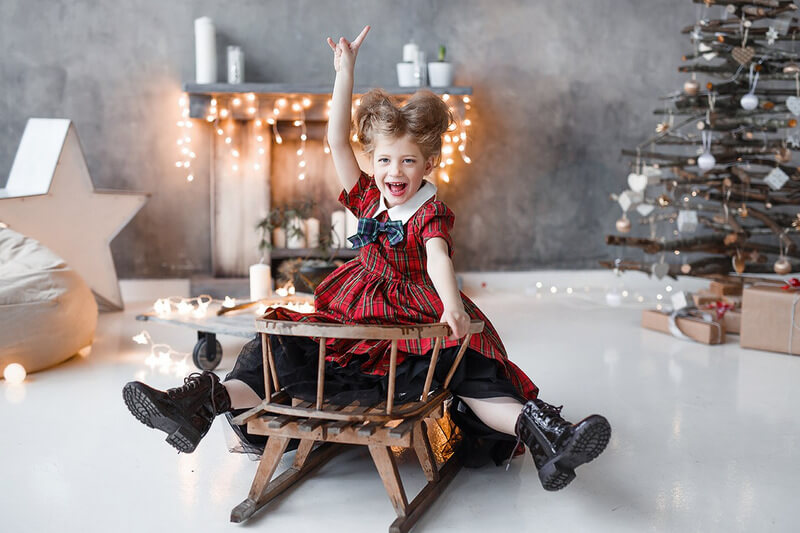 Платье в клетку с белым воротником на девочку