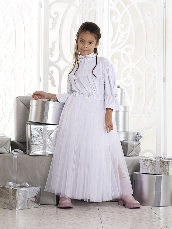 Белое нарядное детское платье из бархата с фатиновой юбкой