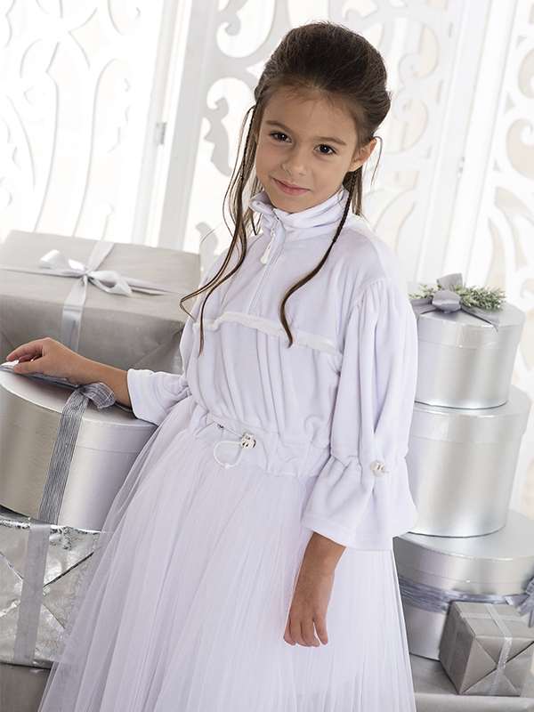 Белое нарядное детское платье из бархата с фатиновой юбкой