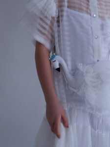 Белая детская сумочка-кошелек «Лебедь»