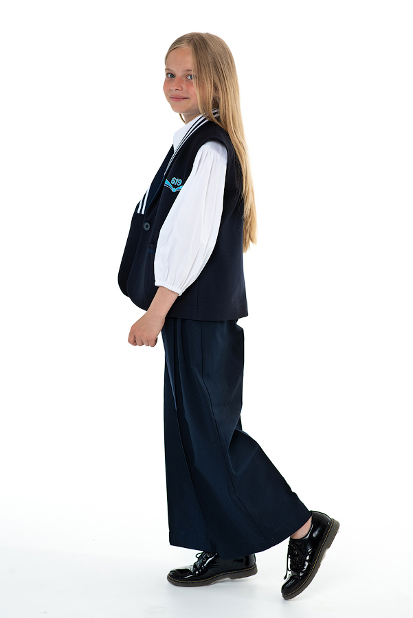 Широкие детские синие школьные брюки со стрелками на девочку