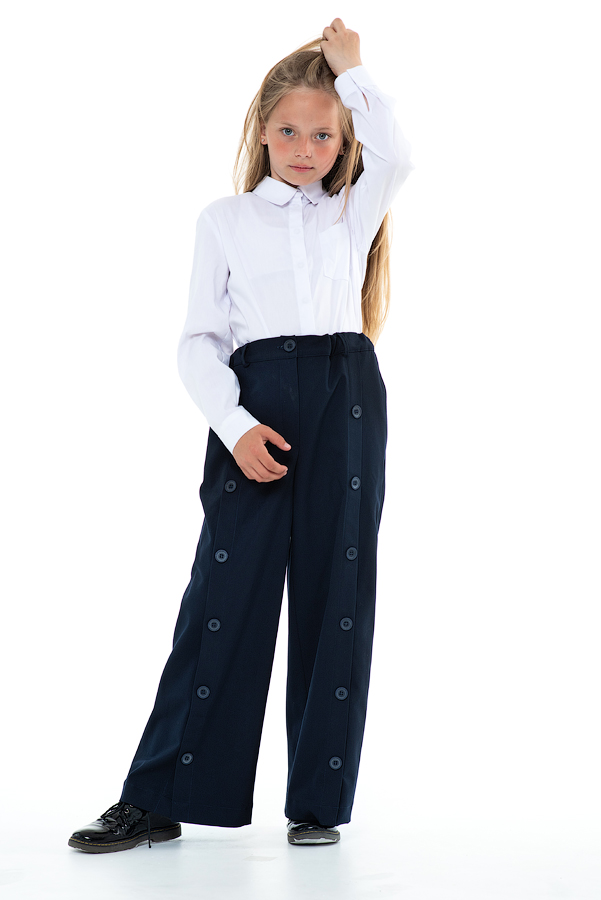 Белая школьная блузка рубашечного кроя