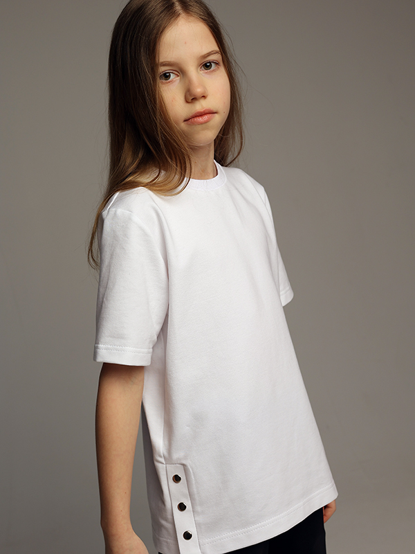 Бело-молочная футболка унисекс с боковыми планками с кнопками