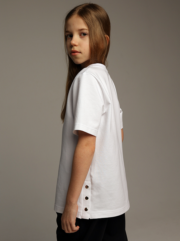 Бело-молочная футболка унисекс с боковыми планками с кнопками