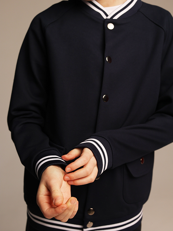 Школьный бомбер из джерси с контрастными полосками на девочку