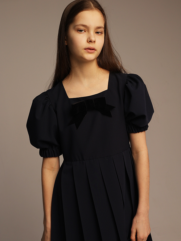 Синее школьное платье с пышным рукавом