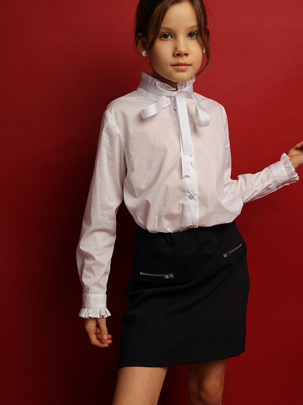 Нарядная белая школьная блузка с воротником стойкой с рюшью