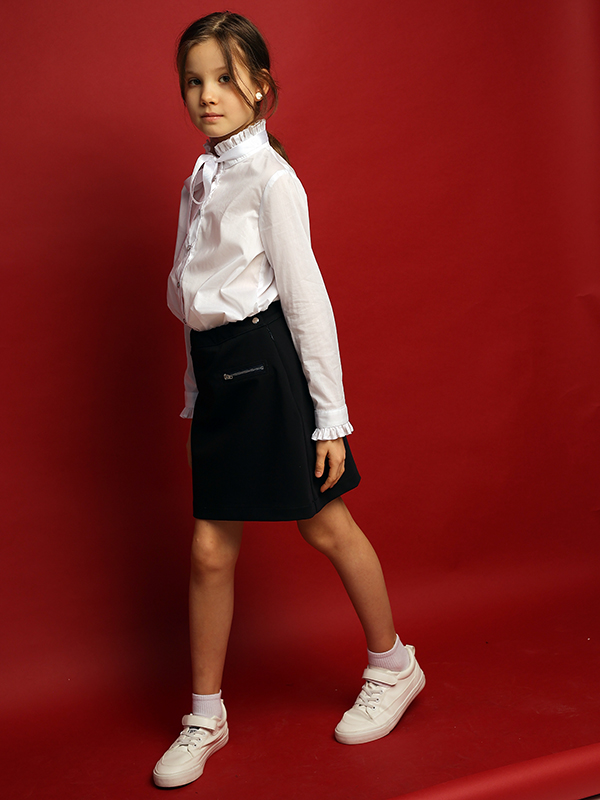 Нарядная белая школьная блузка с воротником стойкой с рюшью