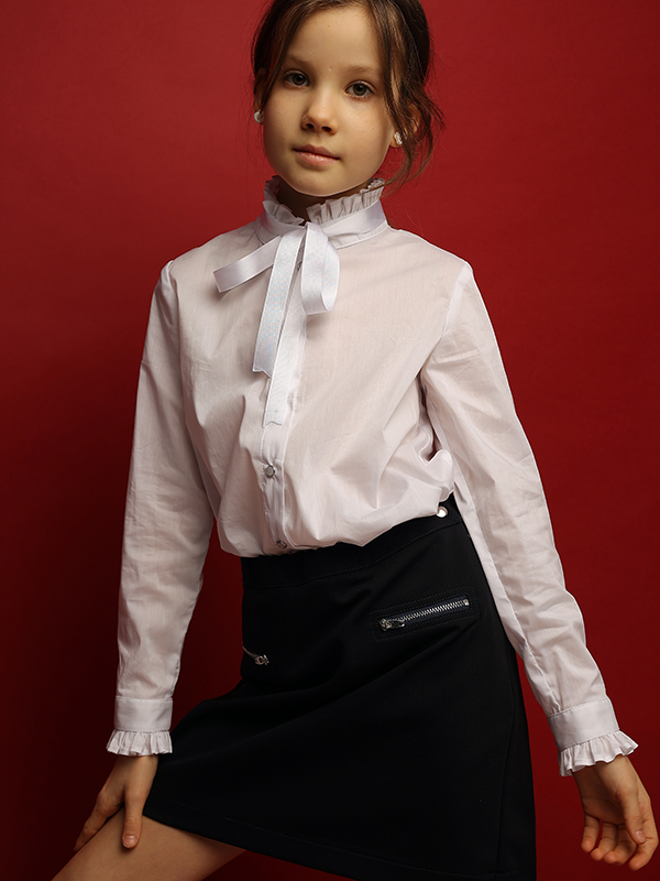 Нарядная белая школьная блузка с воротником стойкой с рюшью