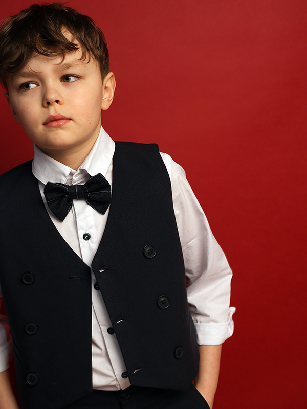 Двубортный синий школьный жилет на мальчика