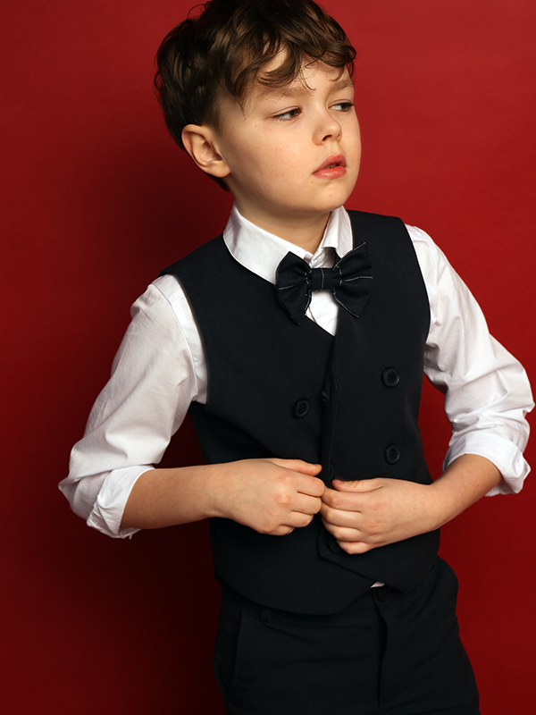 Двубортный синий школьный жилет на мальчика