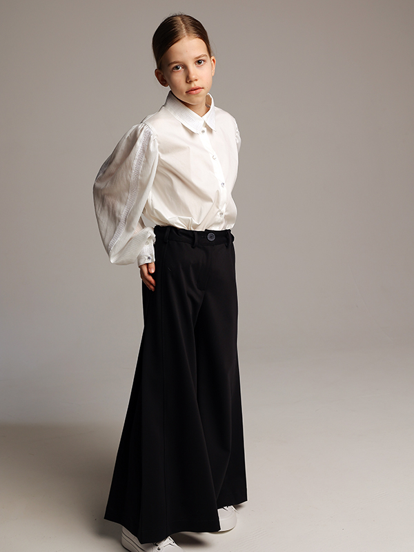 Широкие синие школьные брюки с глубокими боковыми складками на девочку