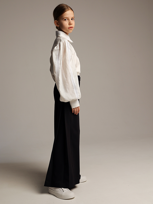 Широкие синие школьные брюки с глубокими боковыми складками на девочку