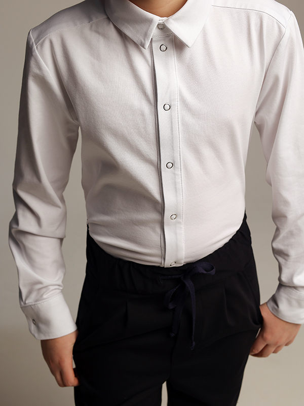 Белая трикотажная школьная рубашка на мальчика