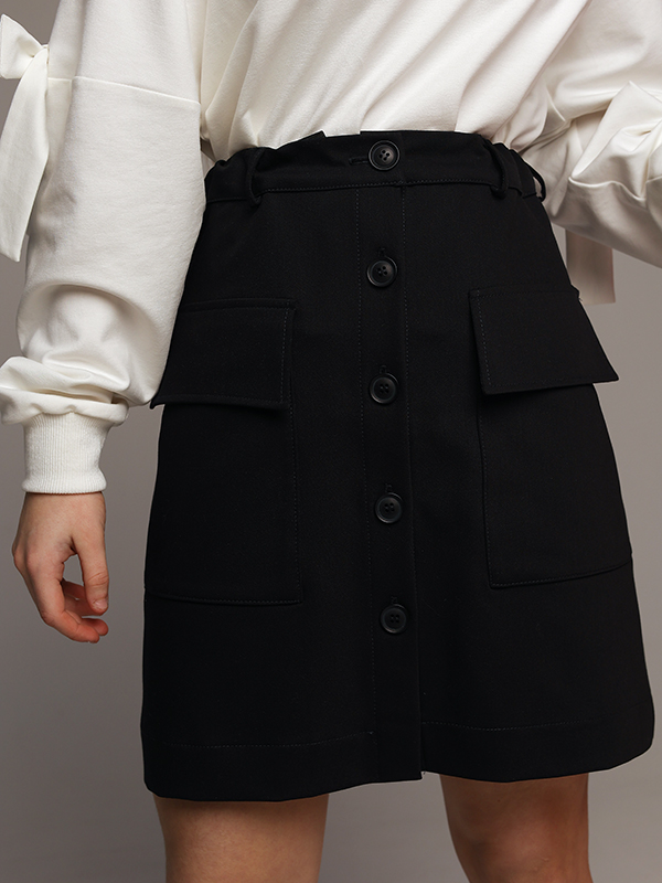 Синяя школьная юбка-трапеция с накладными карманами с застежкой на пуговицах