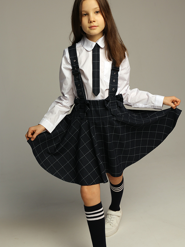 Нарядная белая школьная блузка рубашечного кроя с клетчатым галстуком
