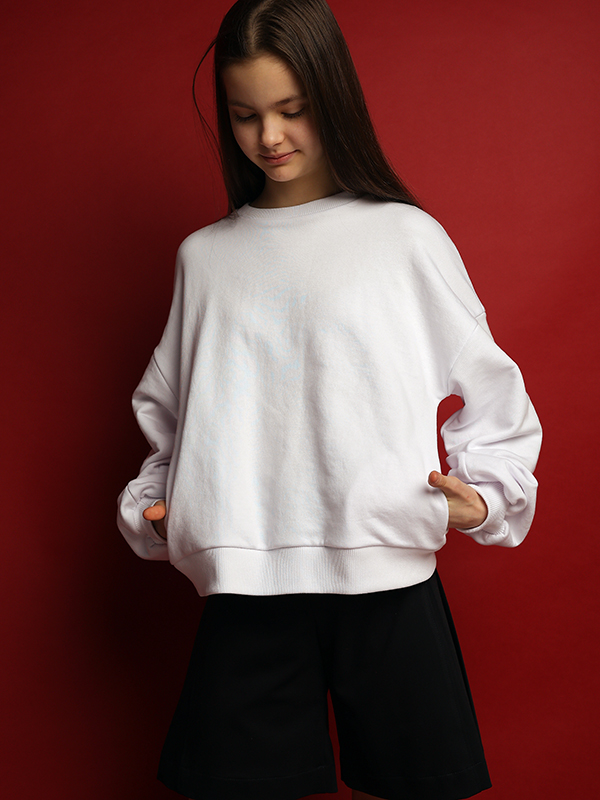 Базовый белый свитшот на девочку