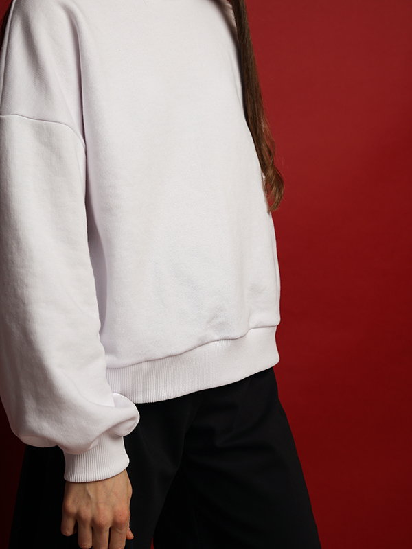 Базовый белый свитшот на девочку