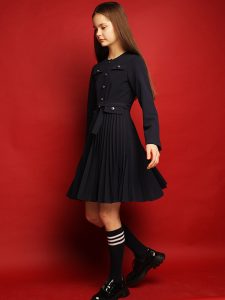 Синее школьное платье в стиле Шанель с плиссированной юбкой