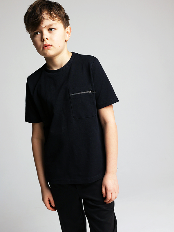 Темно-синяя футболка с карманом с молнией