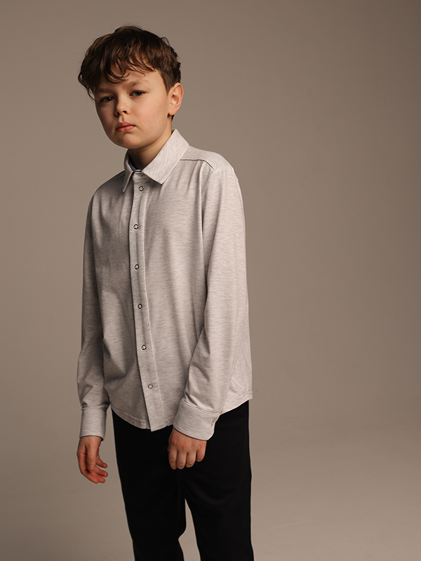 Серая школьная трикотажная рубашка с голубыми вставками на мальчика