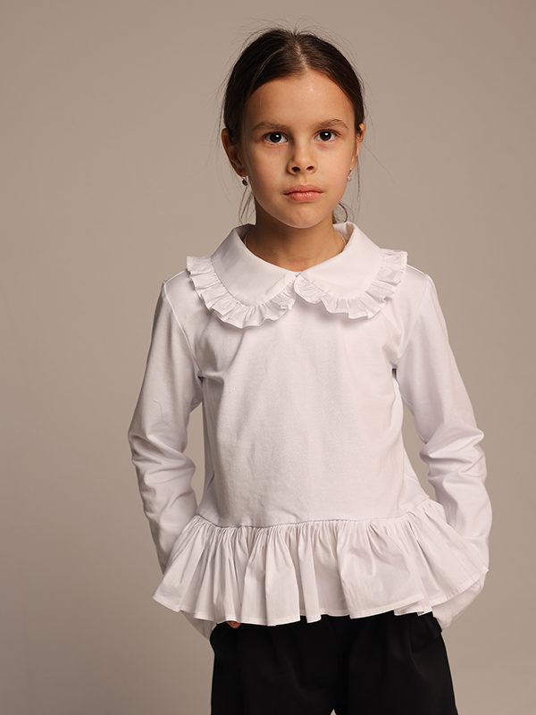 Комбинированная белая блузка из трикотажа и рубашечного хлопка с воланом-баской