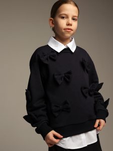 Синий школьный свитшот с бантами на девочку