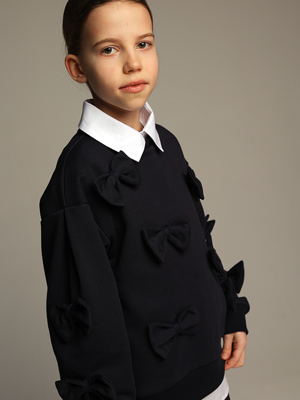 Синий школьный свитшот с бантами на девочку