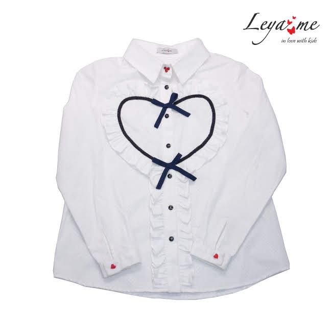Белая школьная блузка с кокеткой-сердцем