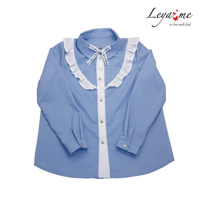 Голубая школьная блузка с воланом белого цвета